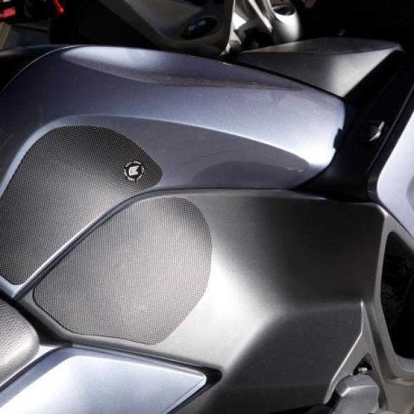Tankpad Eazi Grip Side BMW R1250RT '19-'24 Tank Grip Black/Clear PRO126